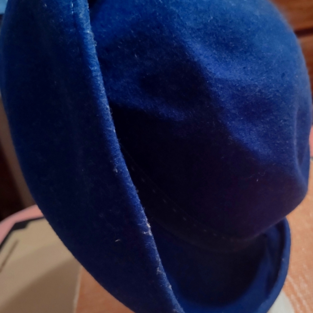 Women's hat - Picture 2 of 3